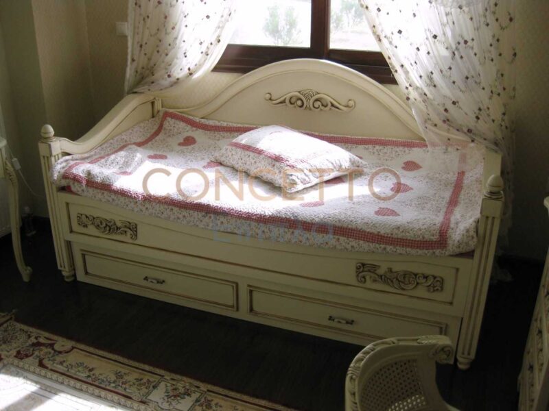 ANTIQUE - Image 1