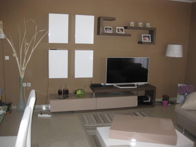 ΤΡΑΠΕΖΙ ΣΑΛΟΝΙΟΥ - Image 2